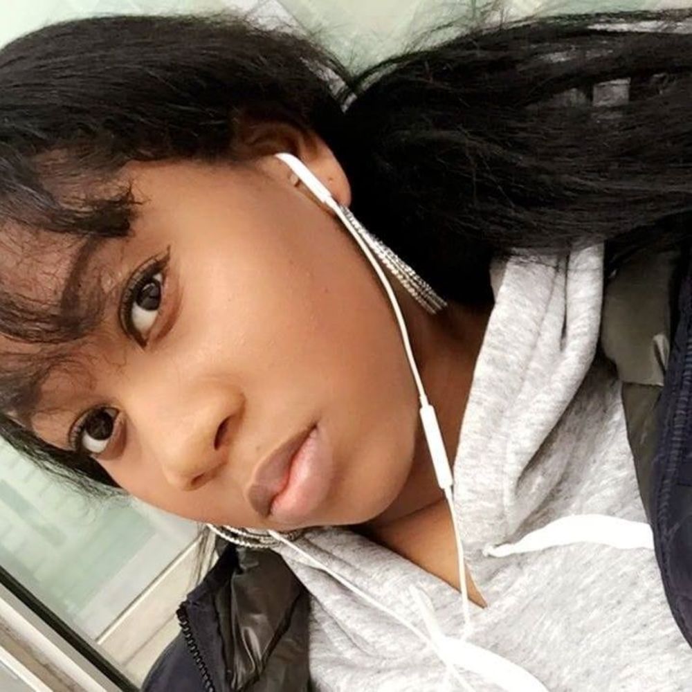 Meet your Posher, Khadija